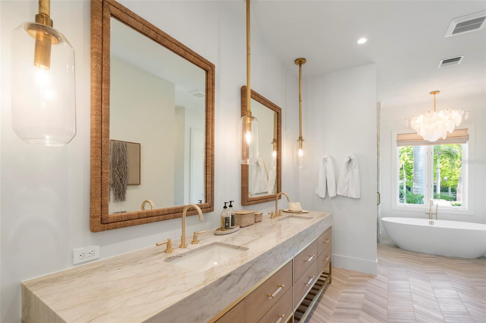 JOHN RINGLING ESTATES ST ARMANDS DIV 01 - Residential