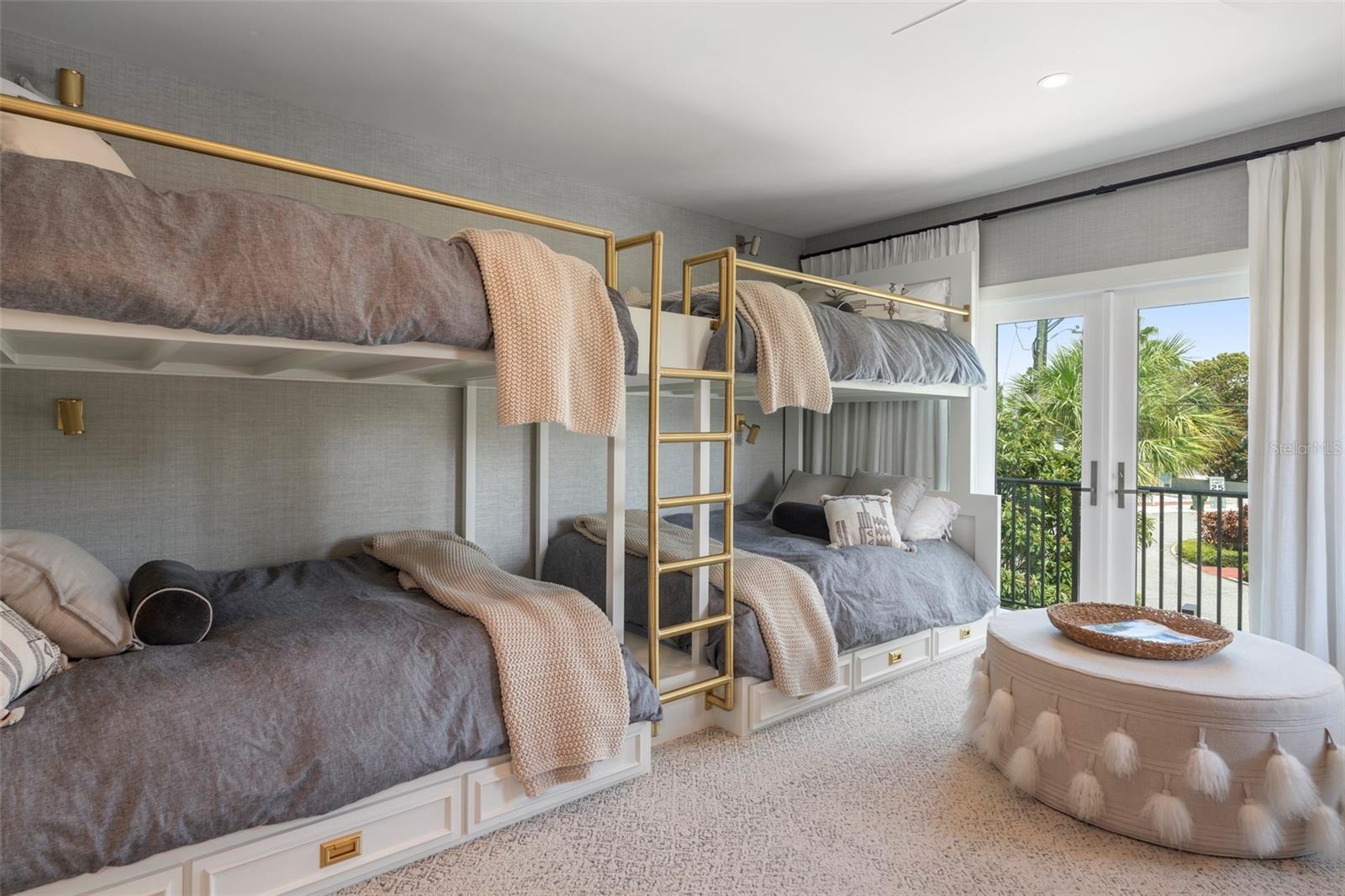 JOHN RINGLING ESTATES ST ARMANDS DIV 01 - Residential