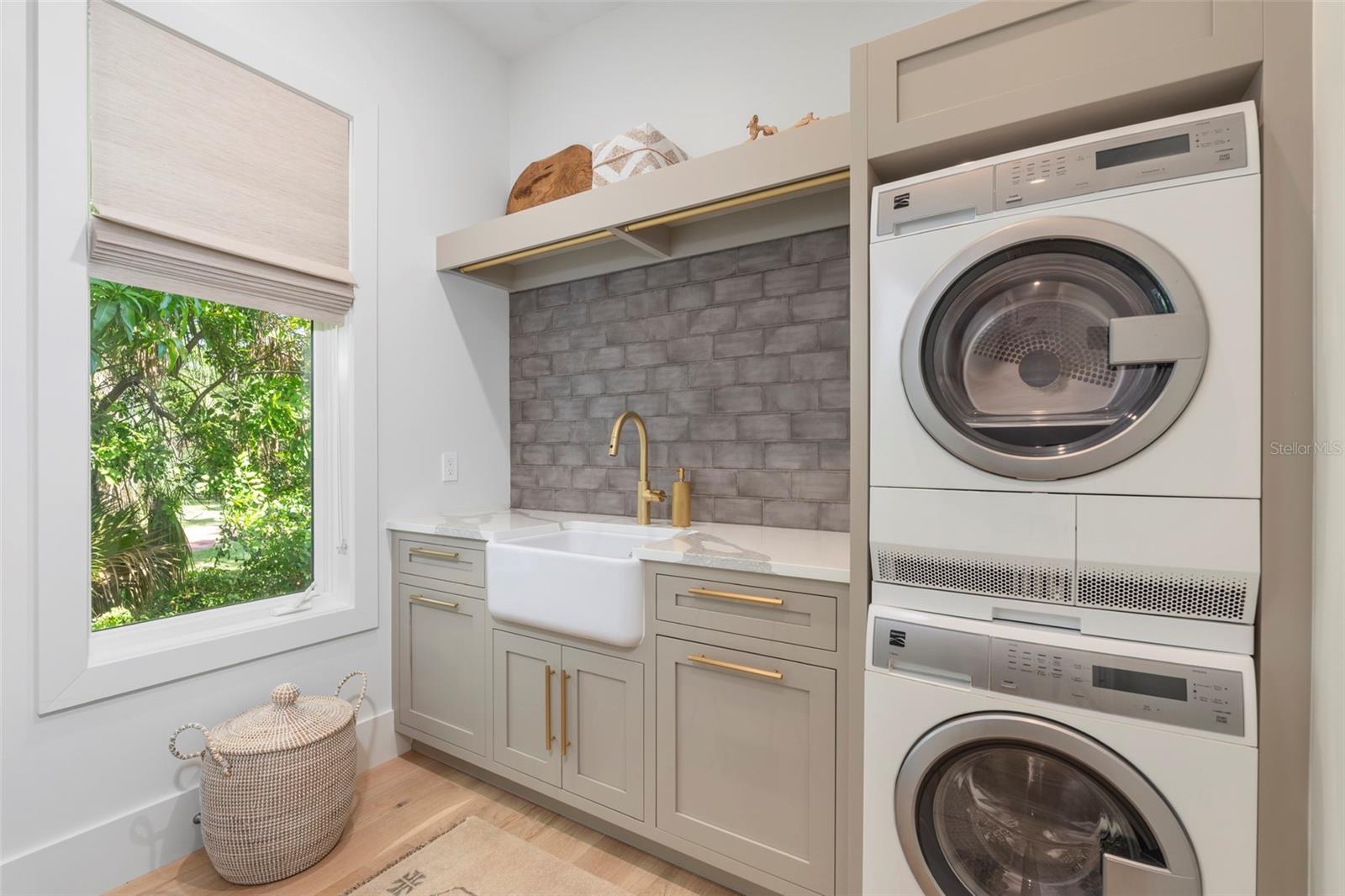 JOHN RINGLING ESTATES ST ARMANDS DIV 01 - Residential