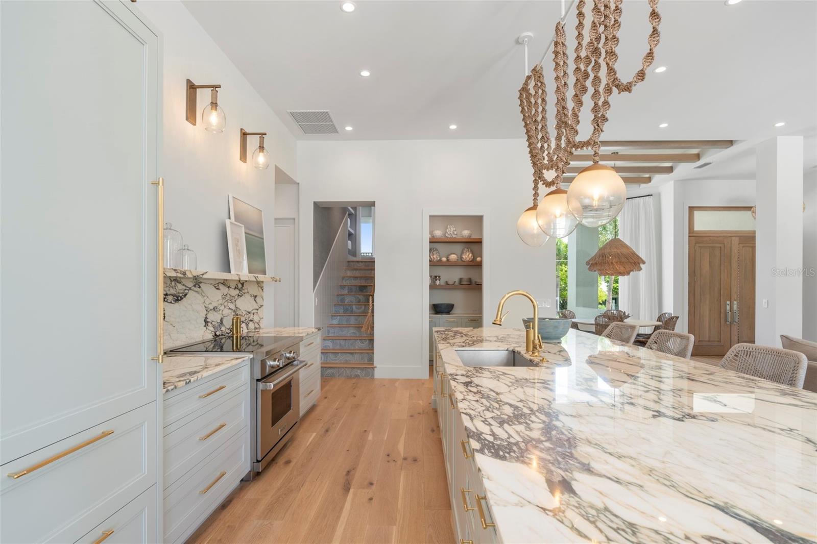 JOHN RINGLING ESTATES ST ARMANDS DIV 01 - Residential