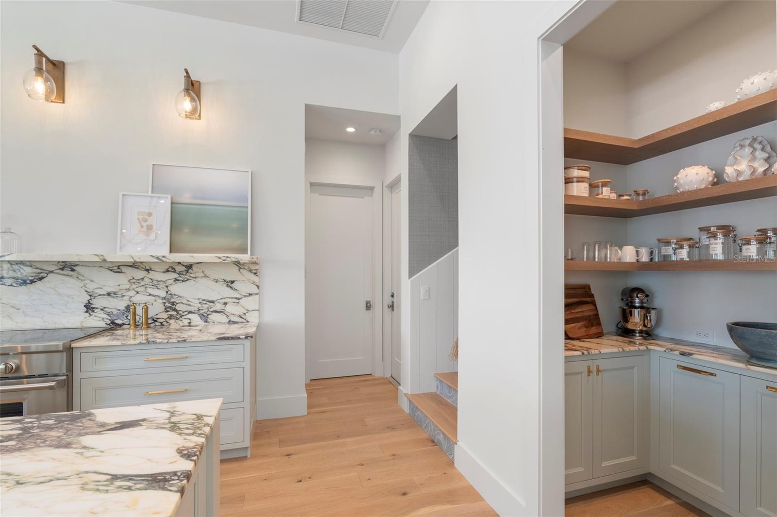 JOHN RINGLING ESTATES ST ARMANDS DIV 01 - Residential