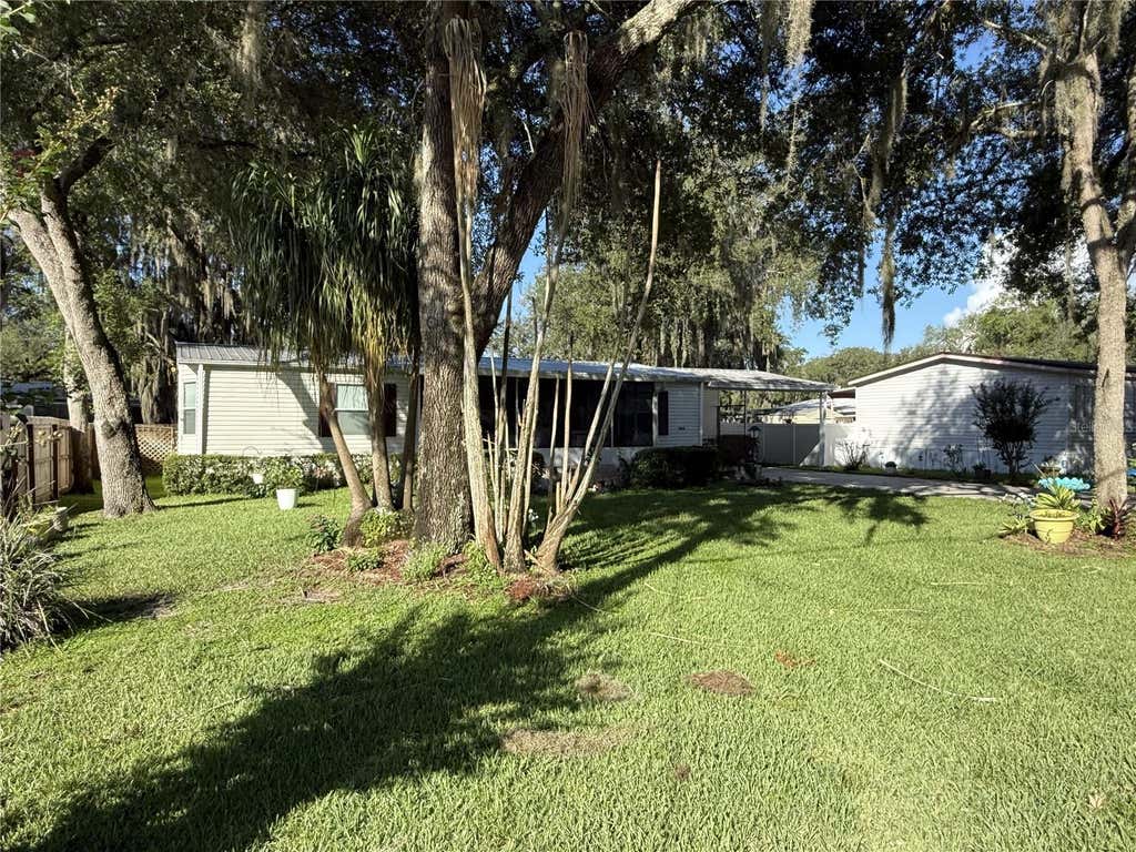 Photo of 8634 Treasure Island Road, Leesburg, FL 34788 (MLS # G5114796)