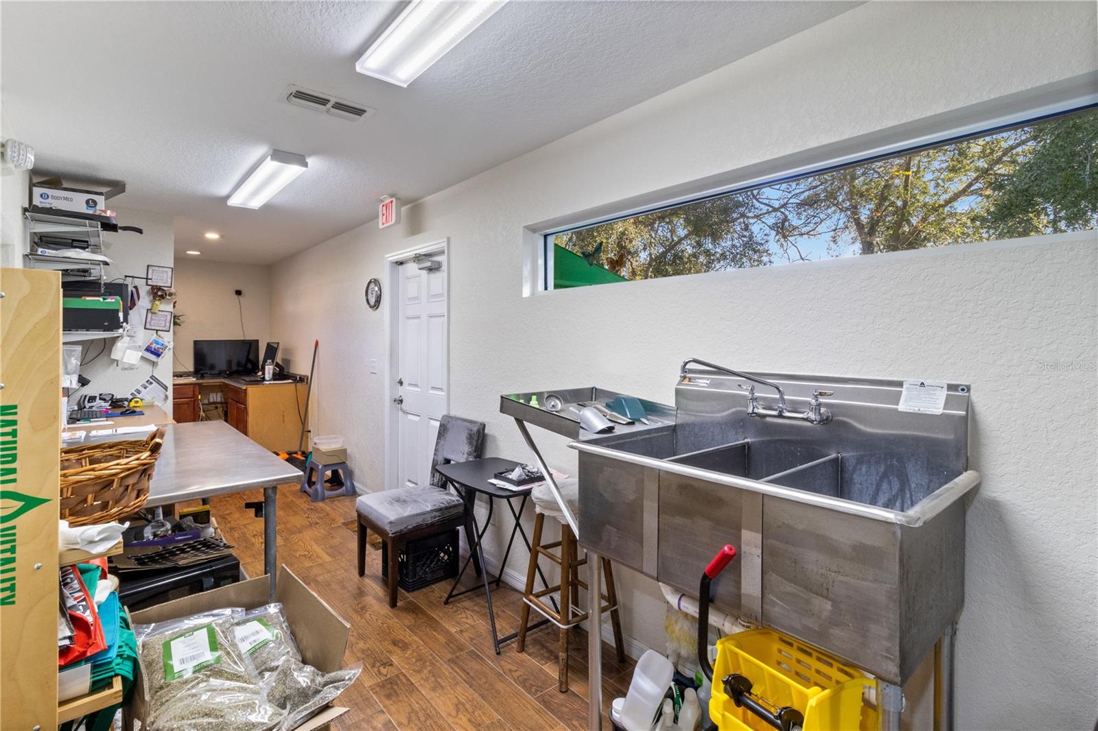 DANIELS SUB - Commercial Sale