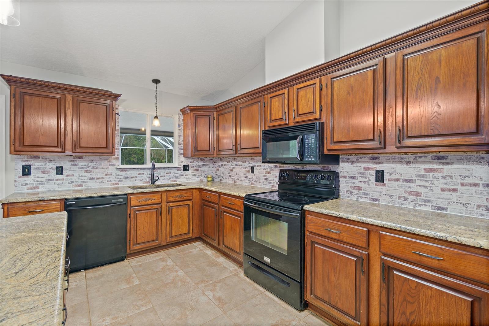 BROAD ACRES - Residential