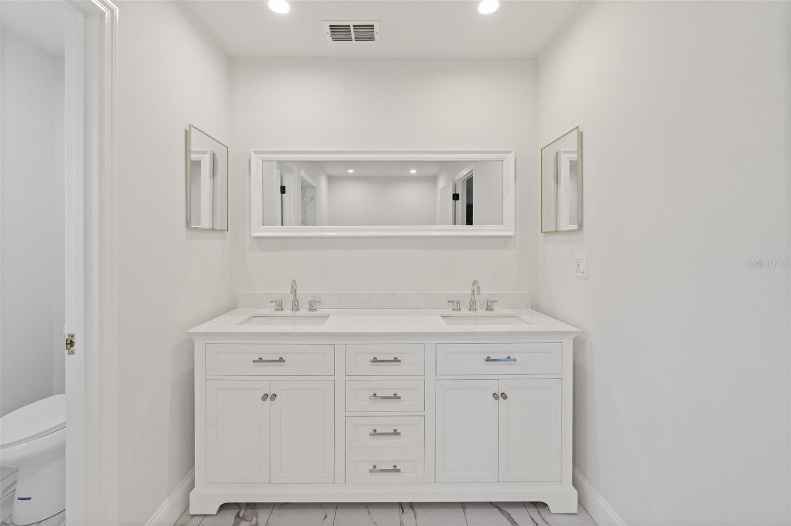 BROAD ACRES - Residential