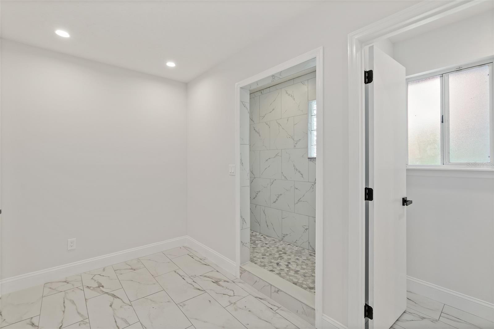 BROAD ACRES - Residential