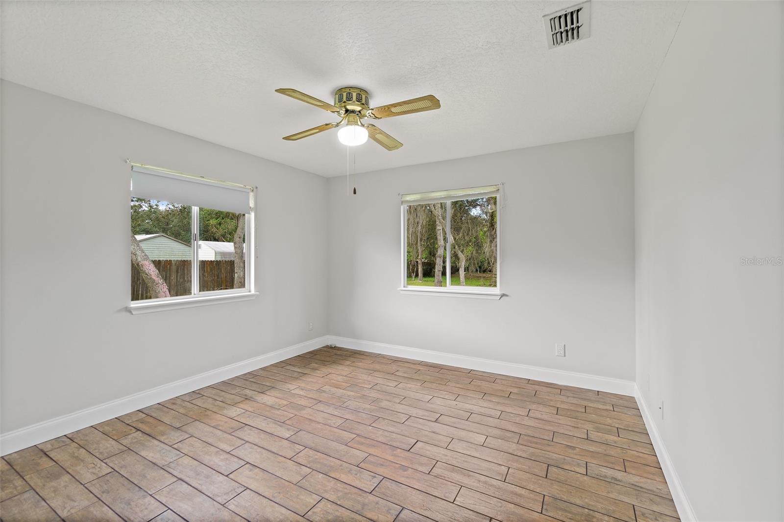 BROAD ACRES - Residential