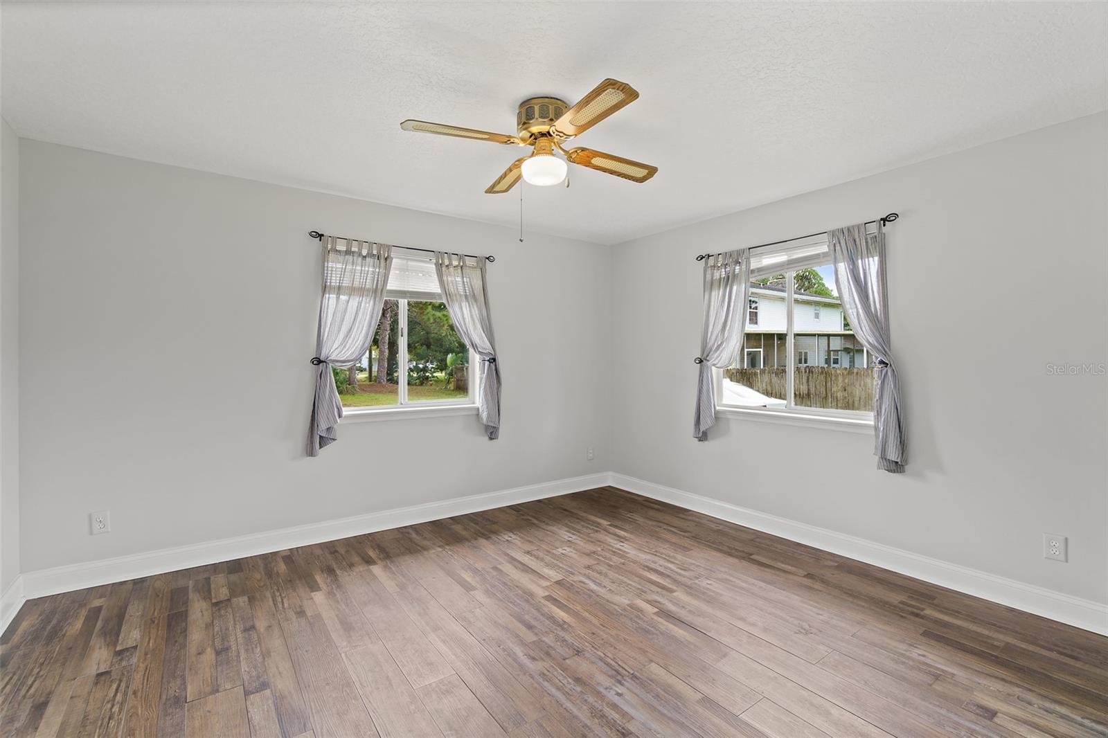 BROAD ACRES - Residential