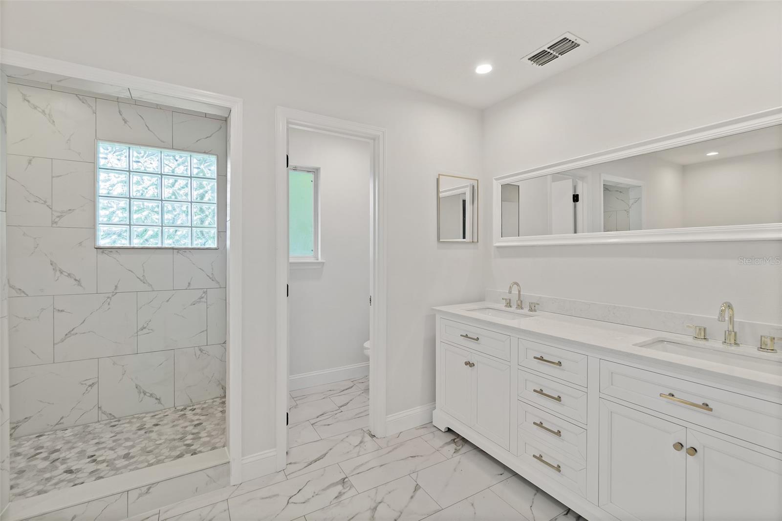 BROAD ACRES - Residential