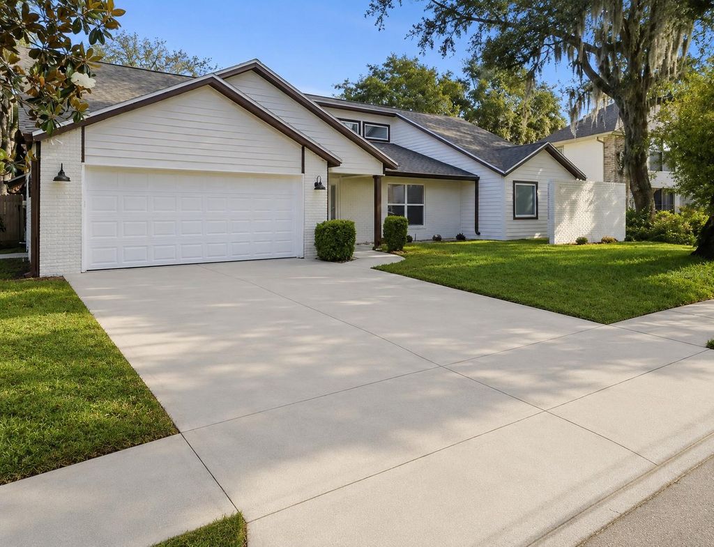Photo of 1204 Moondale Court, Valrico, FL 33596 (MLS # TB8504095)