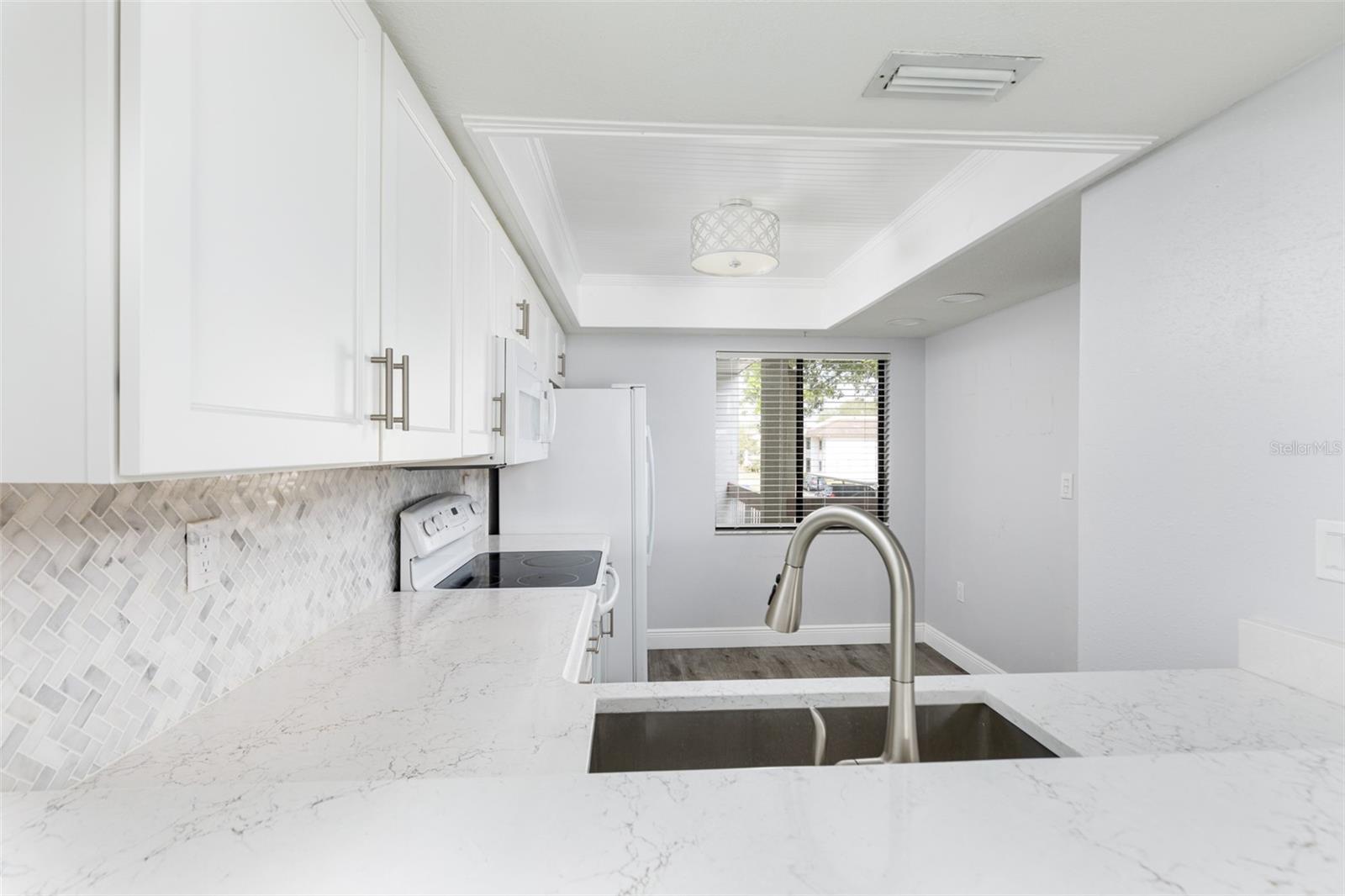 142 LAKEVIEW WAY 142