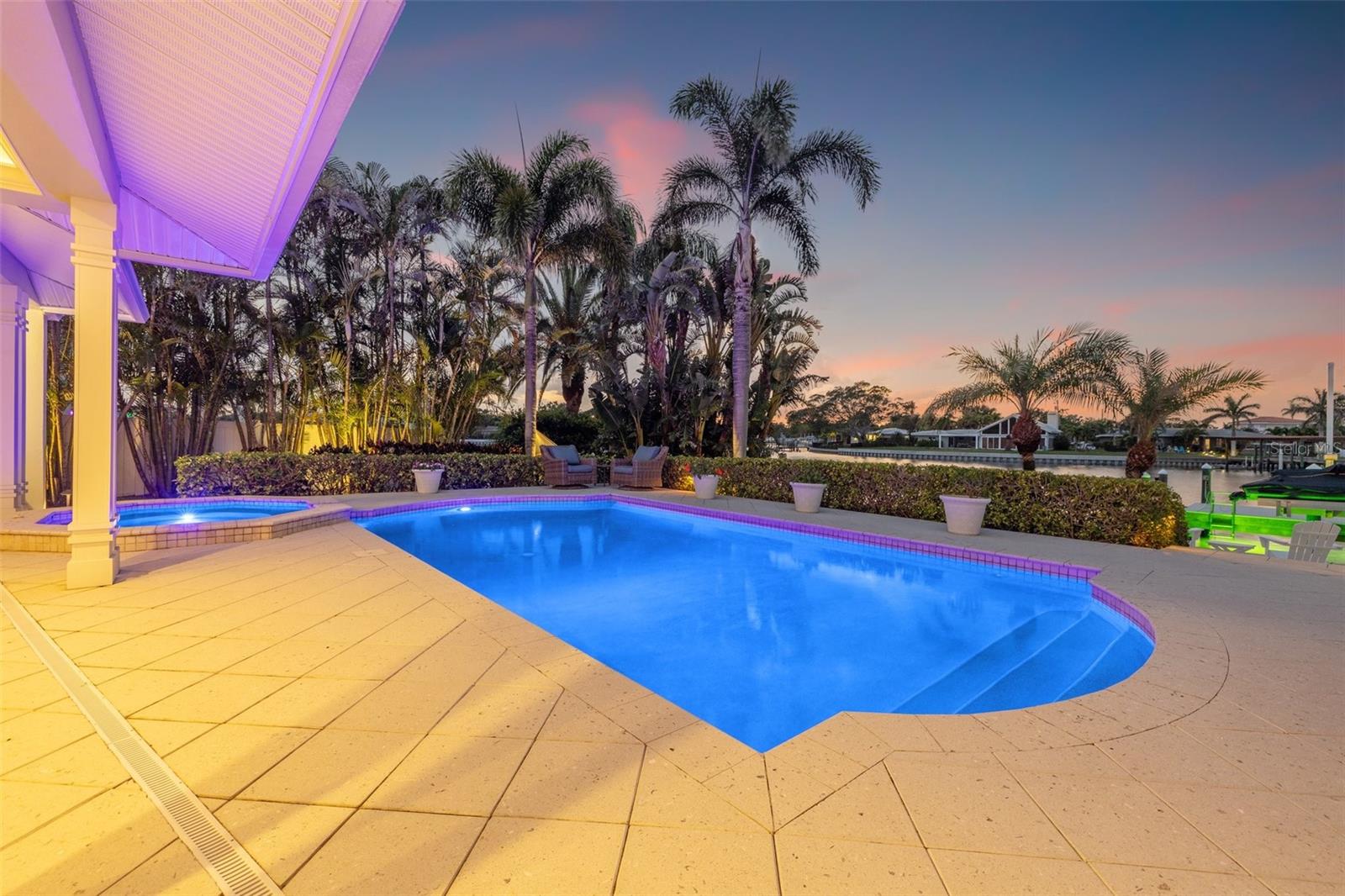 935 EDEN ISLE DRIVE NE