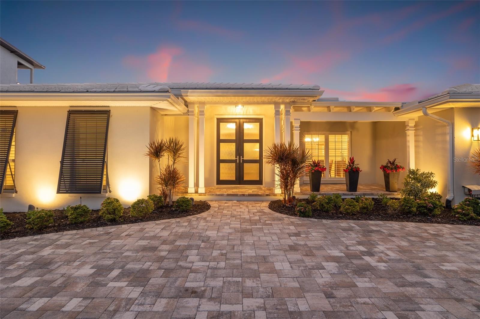935 EDEN ISLE DRIVE NE