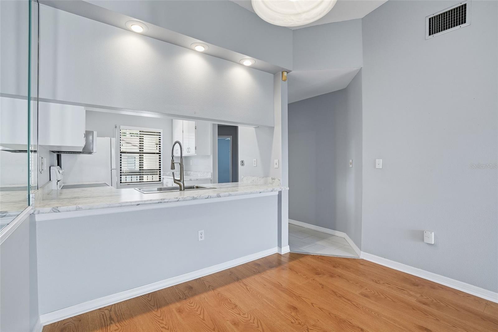 CENTRAL PARK SOUTH 01 - Residential