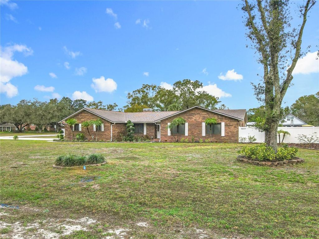 Photo of 3437 Oakview Drive, Lakeland, FL 33811 (MLS # L4958528)