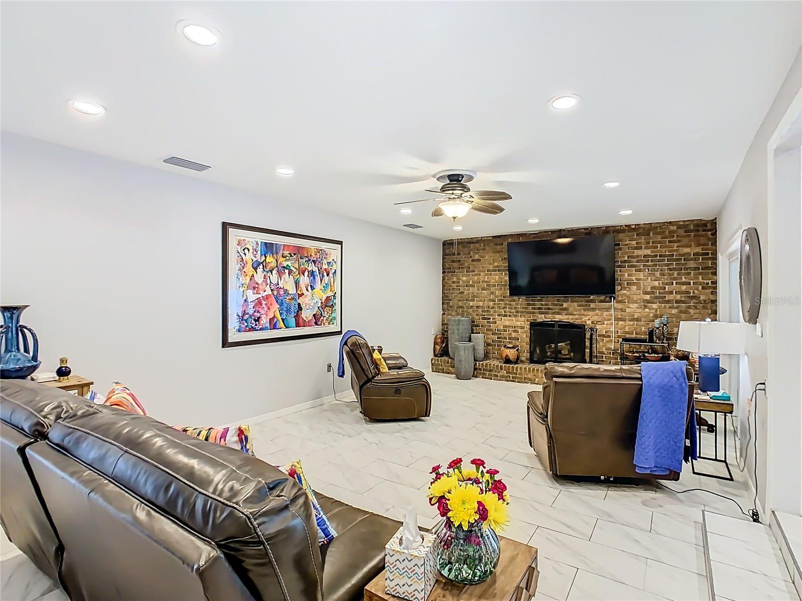 OAKVIEW ESTATES UN #3 - Residential