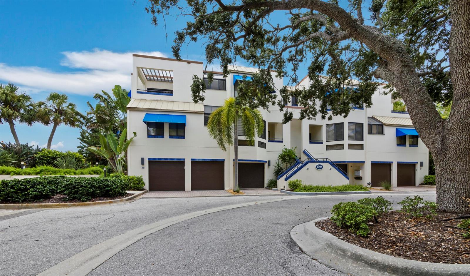 1906 HARBOURSIDE DRIVE 304
