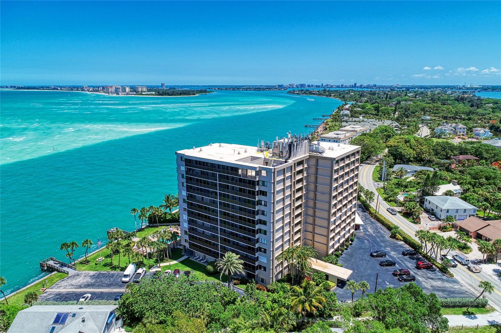 SIESTA TOWERS - Residential