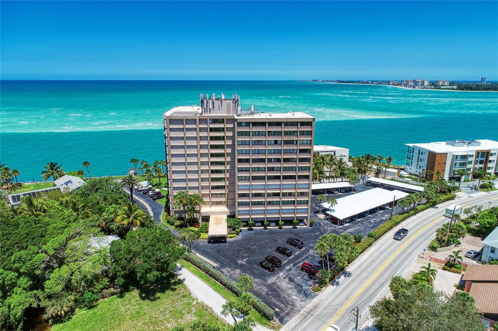 SIESTA TOWERS - Residential