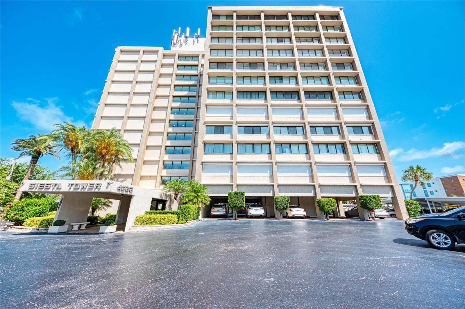 SIESTA TOWERS - Residential