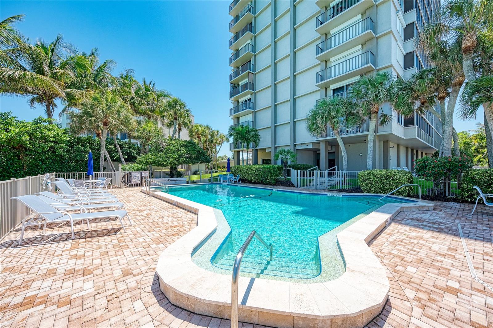 SIESTA TOWERS - Residential