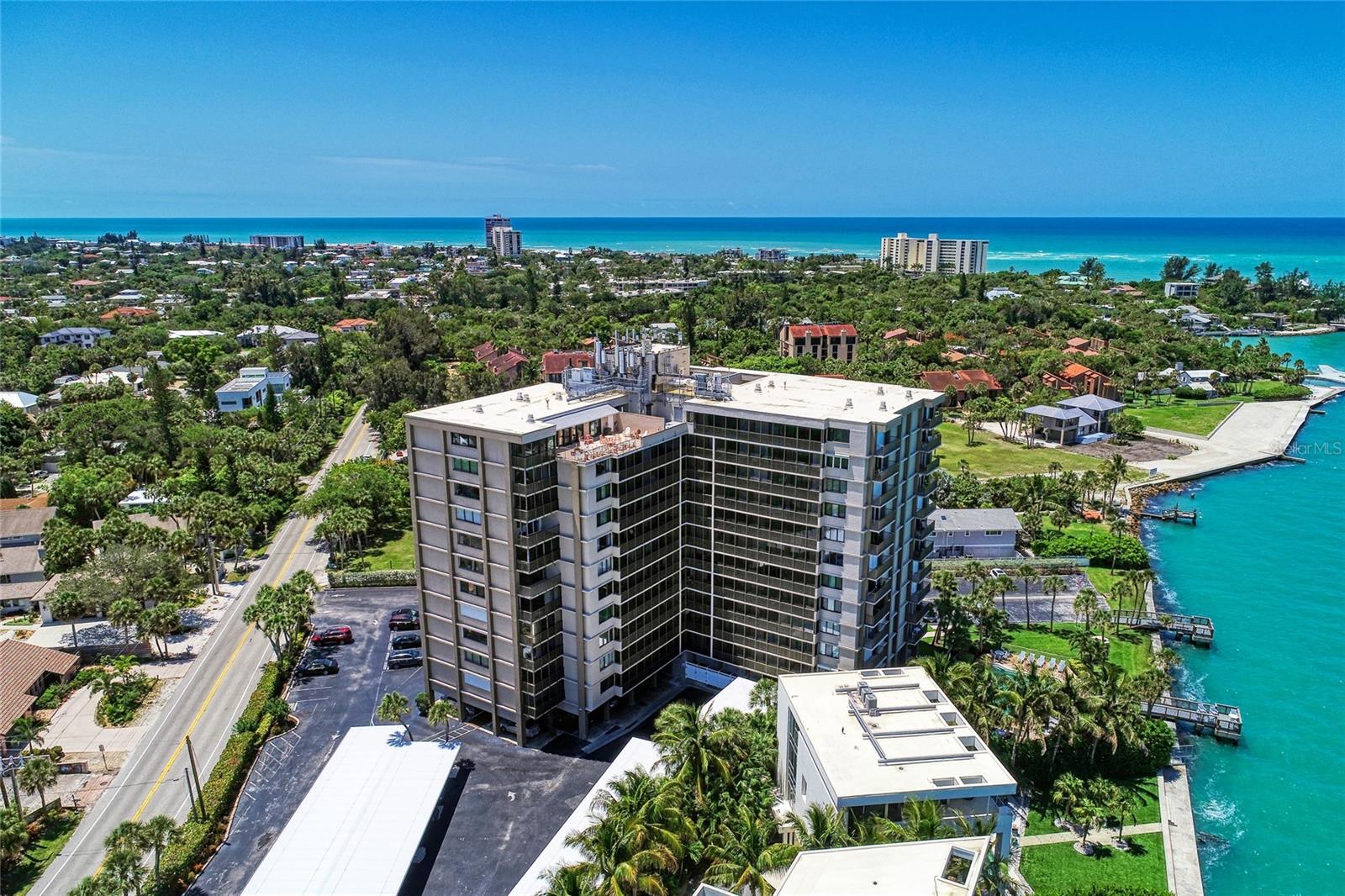 SIESTA TOWERS - Residential