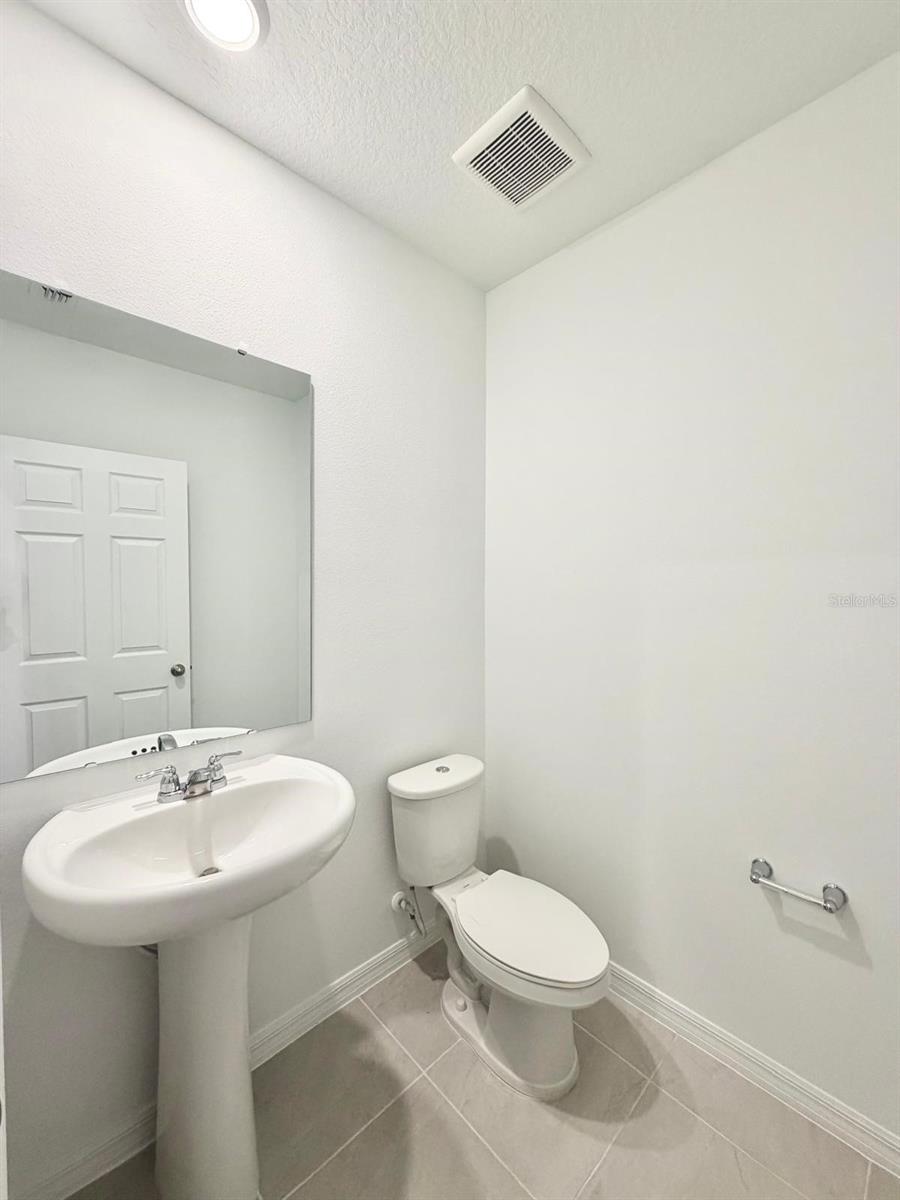 THE MEADOW AT CROSSPRAIRIE - Residential Lease