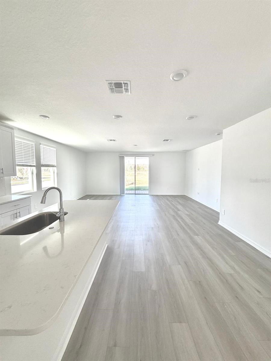 THE MEADOW AT CROSSPRAIRIE - Residential Lease