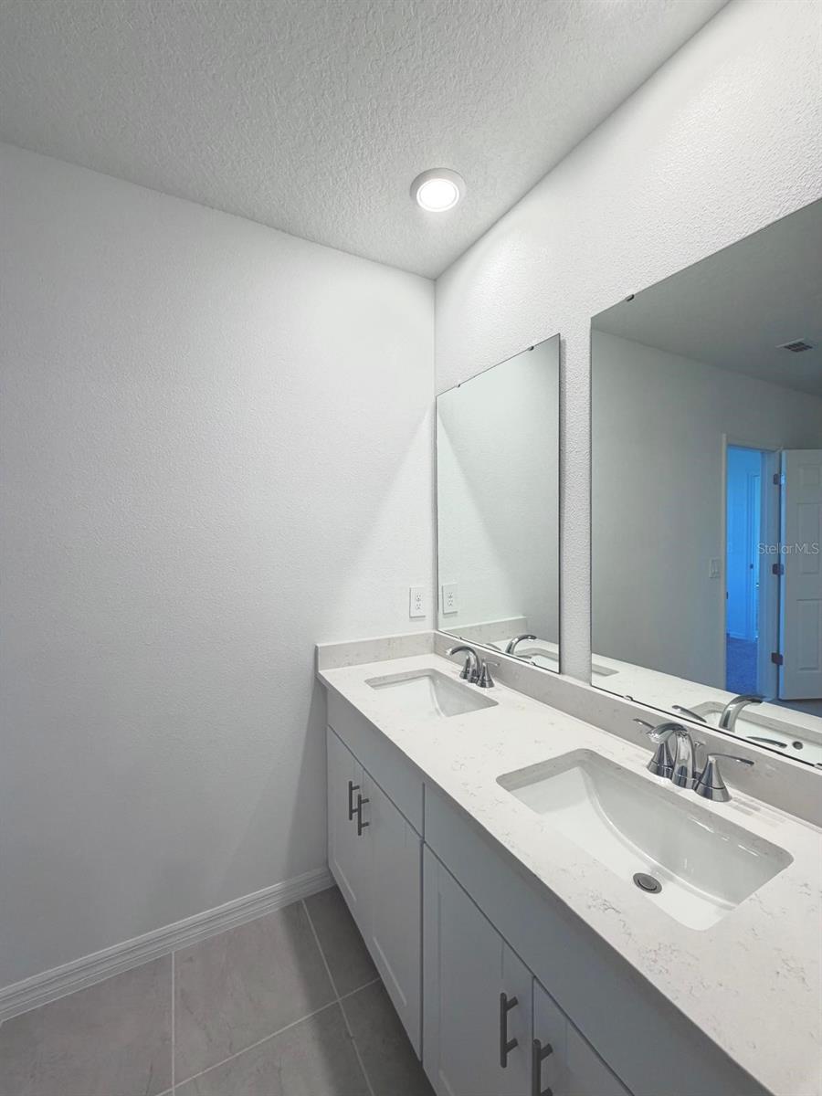 THE MEADOW AT CROSSPRAIRIE - Residential Lease