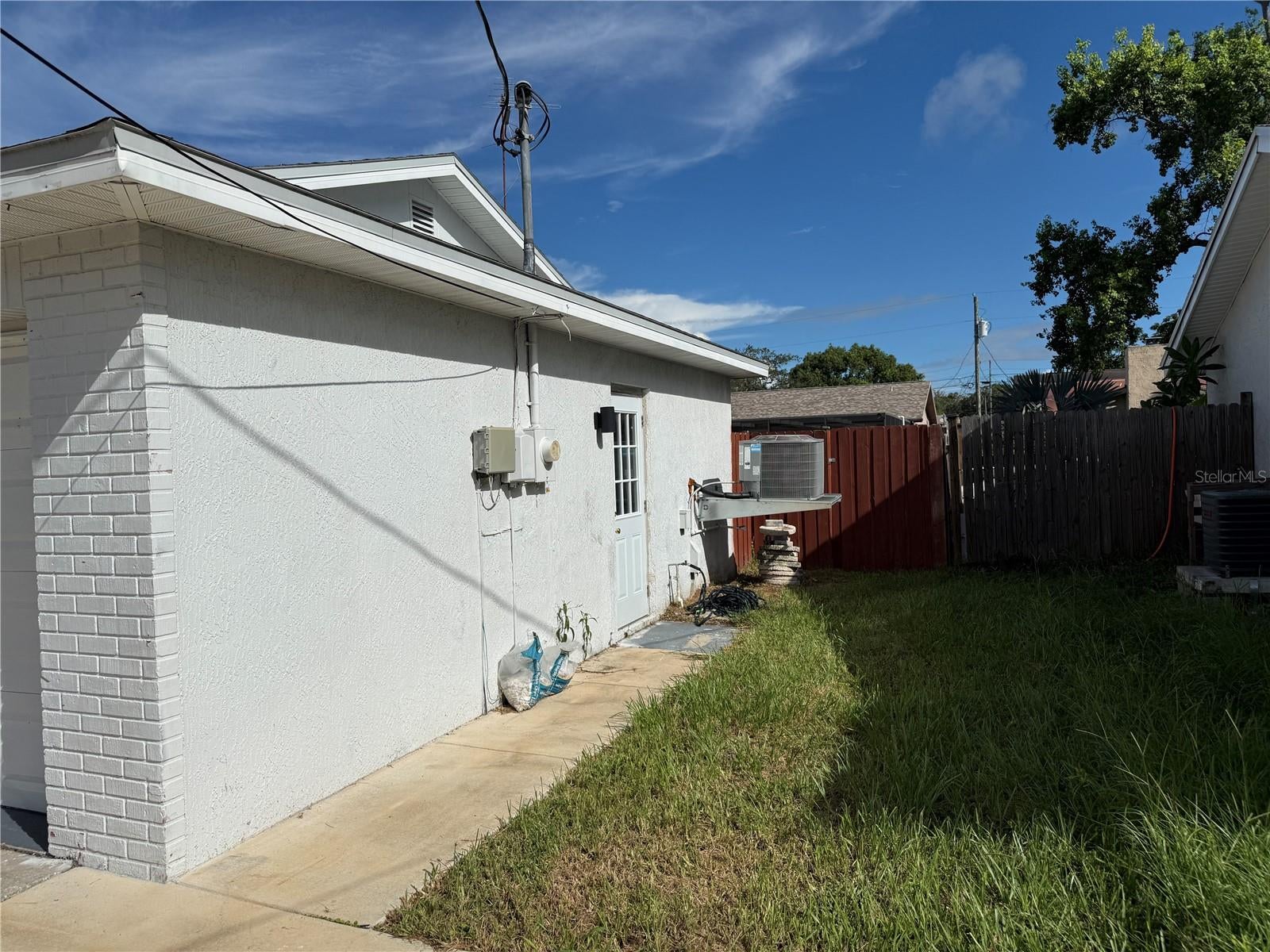 8611 LONGBOAT LANE