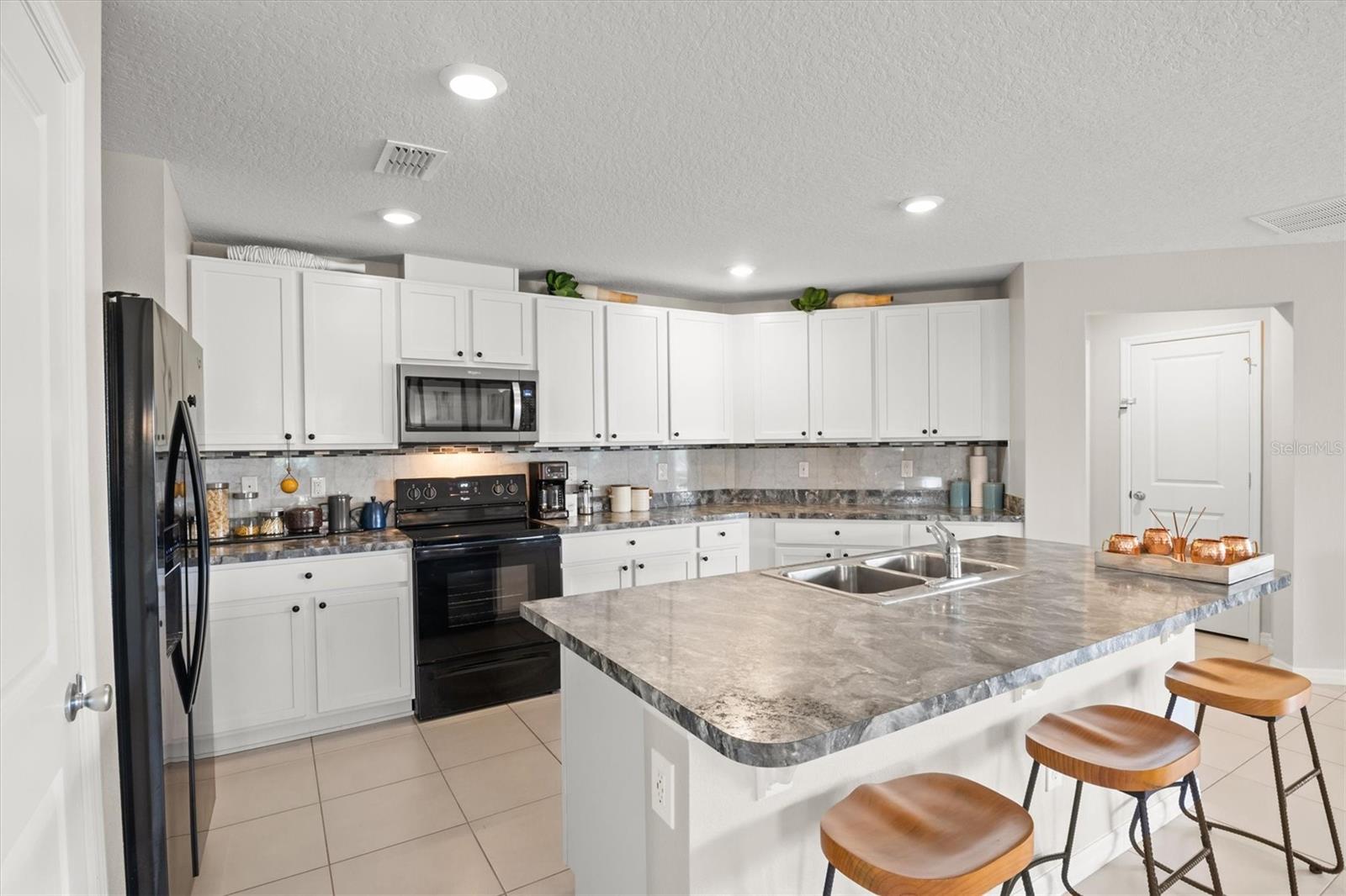 LAKE LUCERNE PH 1 - Residential Lease