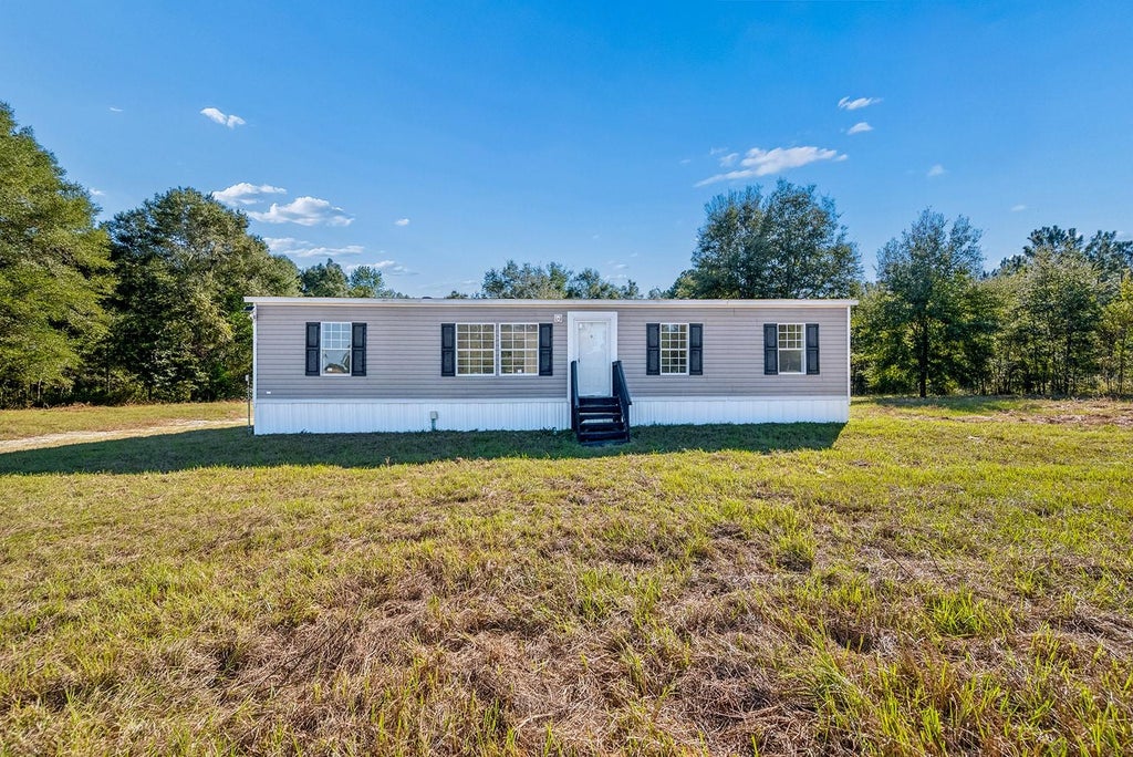 Photo of 17571 NW 71st Avenue, Trenton, FL 32693 (MLS # GC544490)