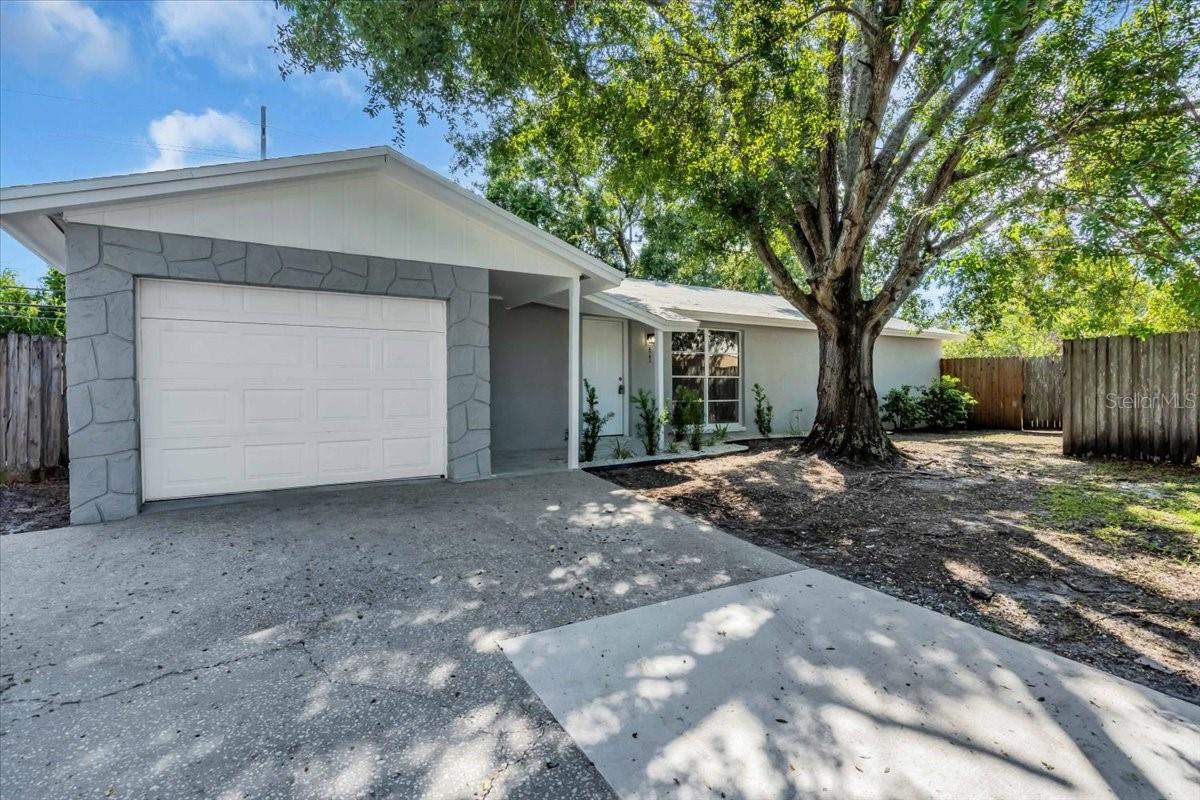 This beautifully fully renovated home is move-in ready and perfectly designed for modern living. Featuring 3 spacious bedrooms, 2 updated bathrooms, and a bright open-concept layout, this home combines style, comfort, and functionality.
Step inside to find luxury vinyl plank flooring, fresh interior paint, and recessed lighting throughout. The brand-new kitchen boasts shaker cabinets, quartz countertops, stainless steel appliances, and a large breakfast bar—ideal for entertaining family and friends. Both bathrooms have been tastefully remodeled with designer finishes, creating a spa-like feel.
Nestled in a quiet cul-de-sac, this home offers both privacy and convenience, with quick access to downtown Tampa, shopping, dining, major highways, and Gulf Coast beaches. City records indicate there was a sinkhole remediation done on the property in 2007.