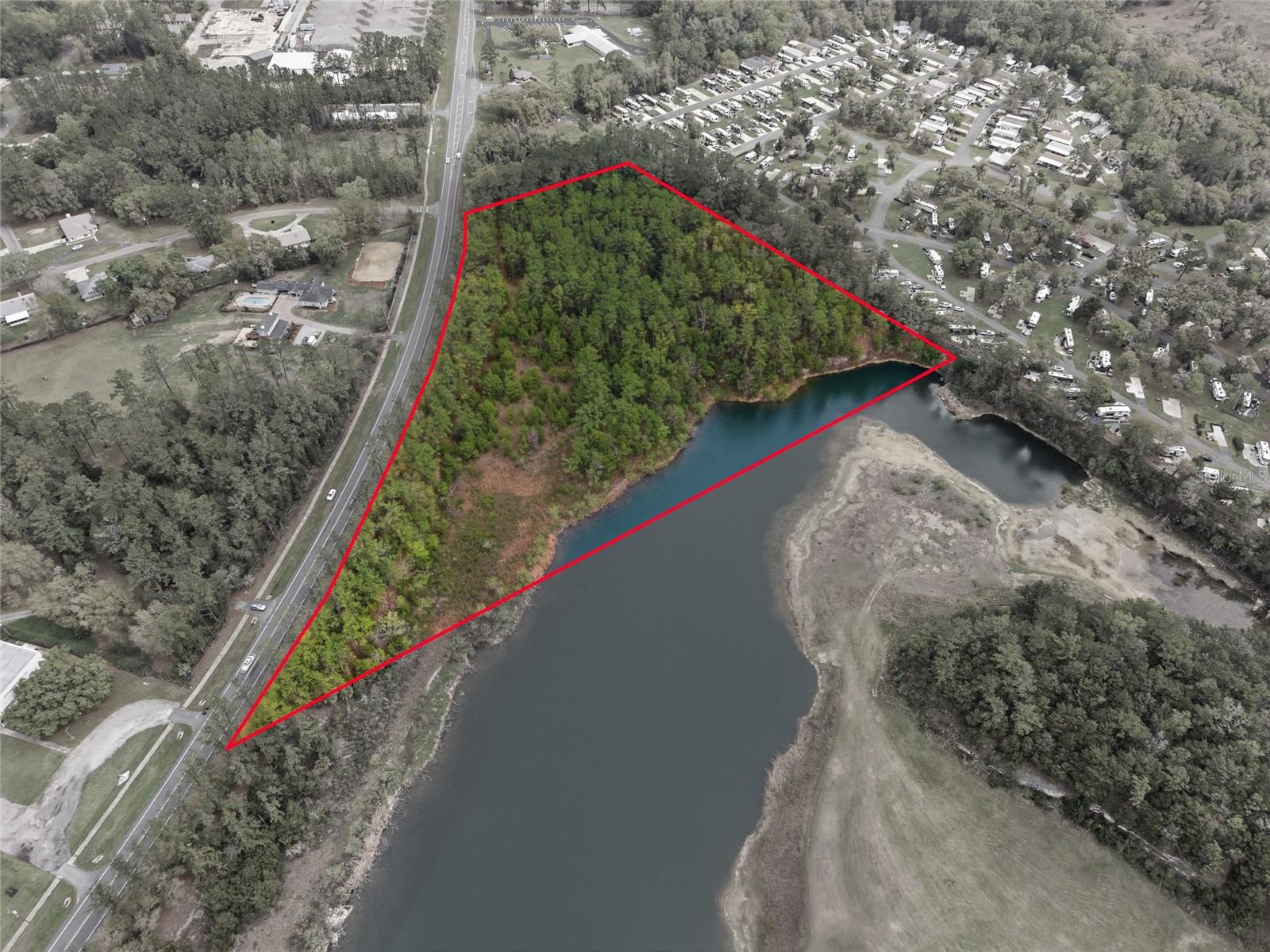 Main image without alt text