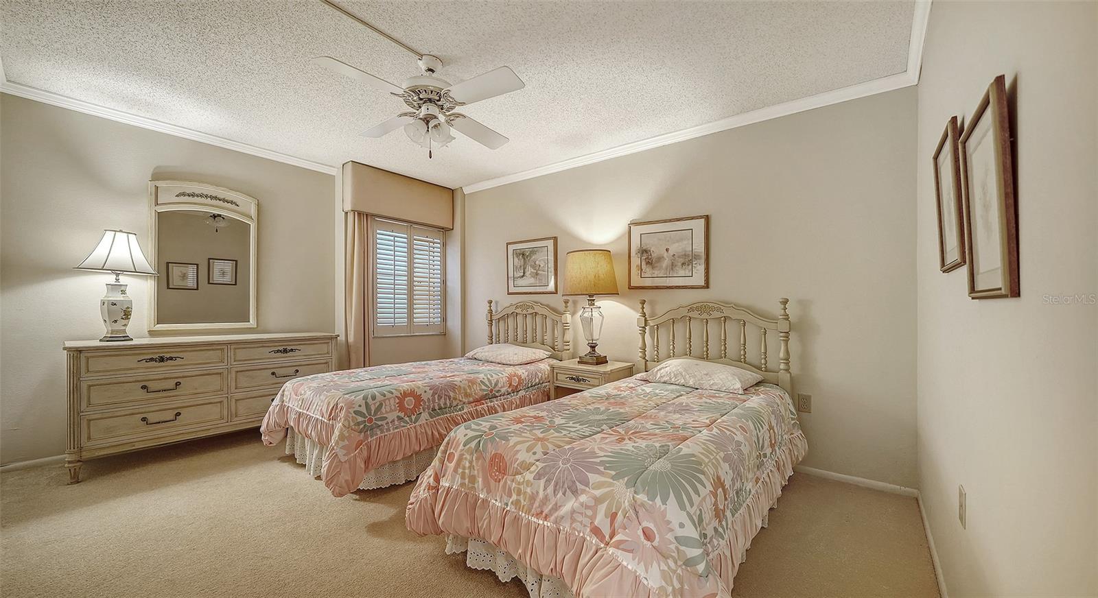 WHISPERING SANDS - Residential