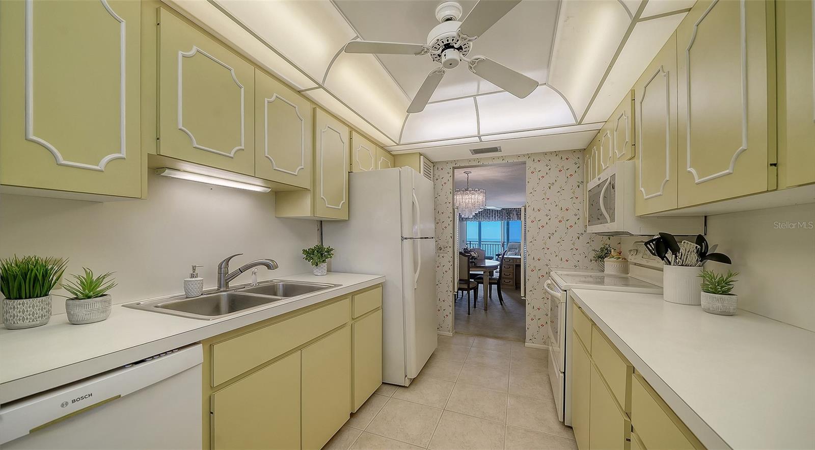 WHISPERING SANDS - Residential