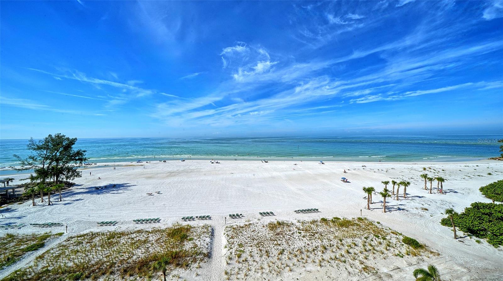 WHISPERING SANDS - Residential