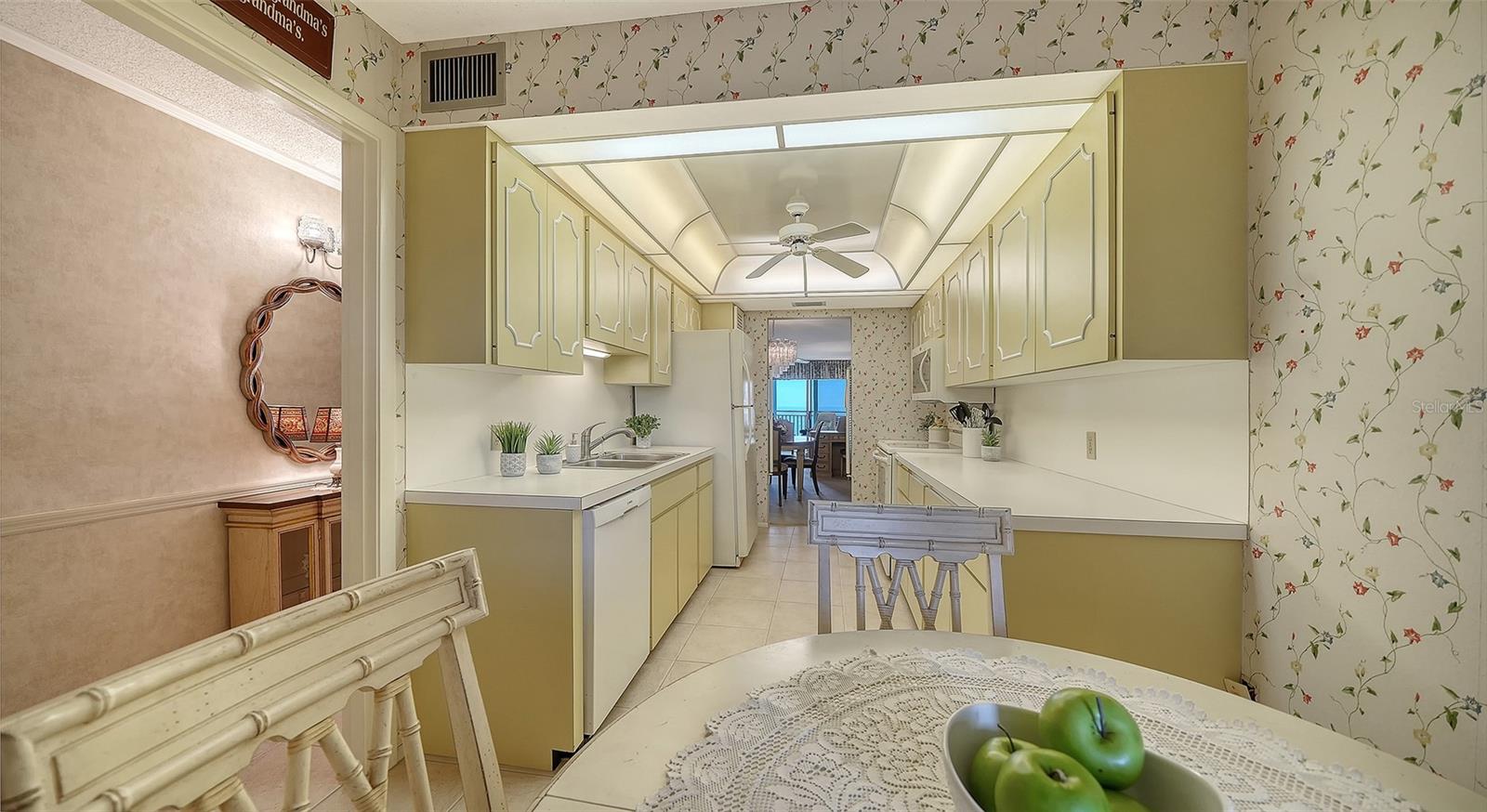 WHISPERING SANDS - Residential