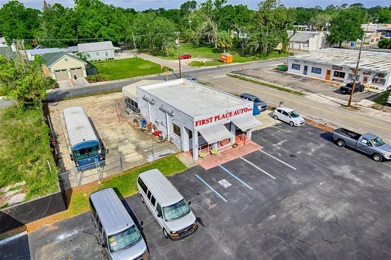 BRUSHS ADD TO GVILLE - Commercial Lease