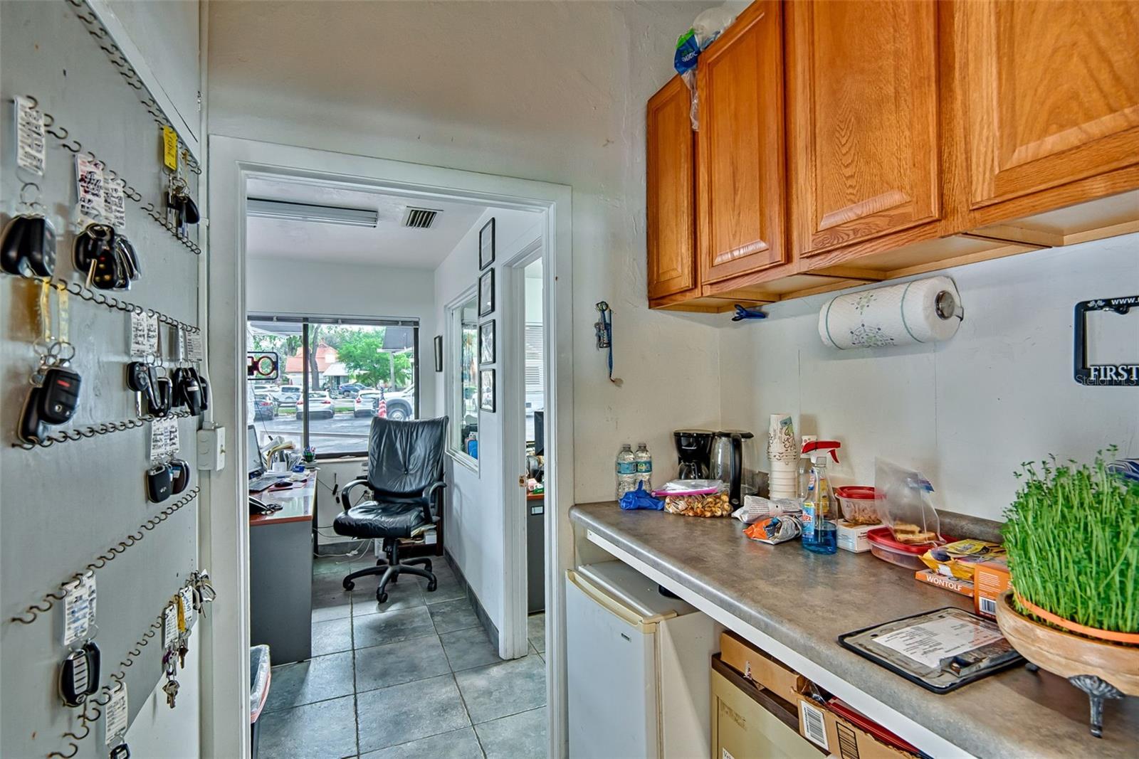 BRUSHS ADD TO GVILLE - Commercial Lease