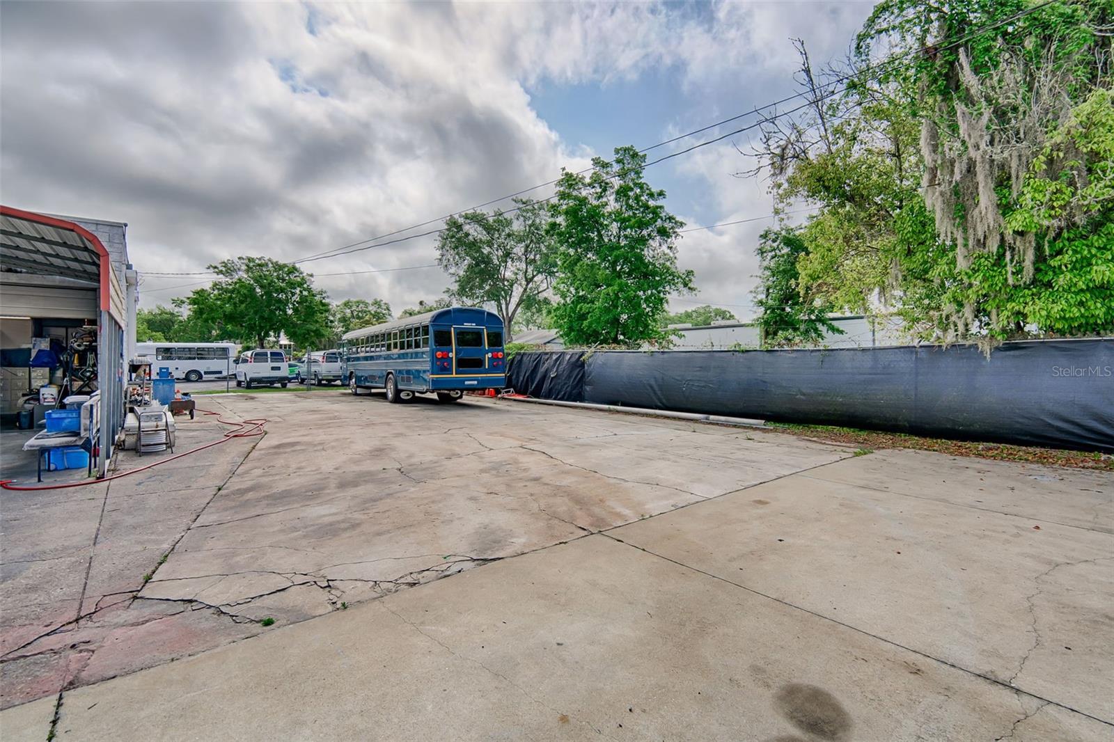 BRUSHS ADD TO GVILLE - Commercial Lease