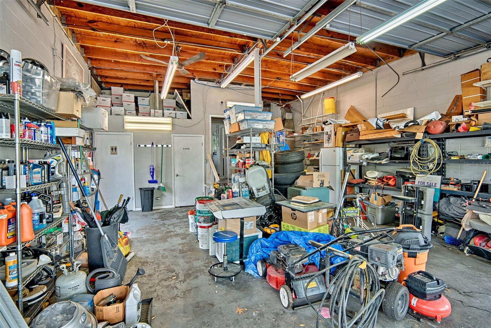 BRUSHS ADD TO GVILLE - Commercial Lease