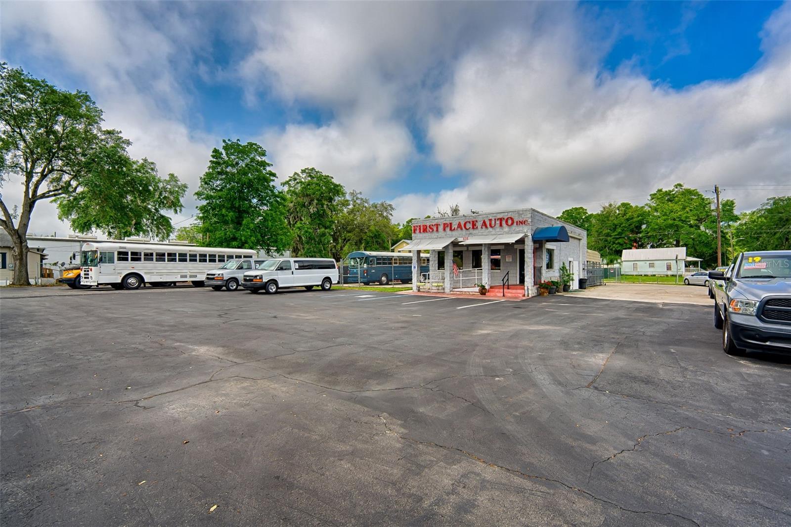 BRUSHS ADD TO GVILLE - Commercial Lease