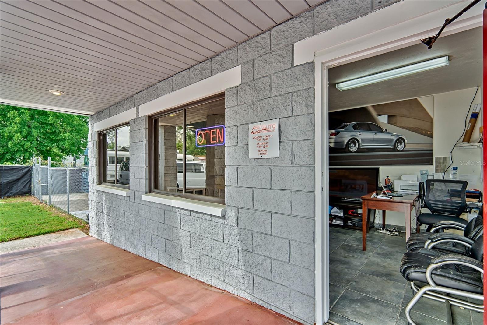 BRUSHS ADD TO GVILLE - Commercial Lease