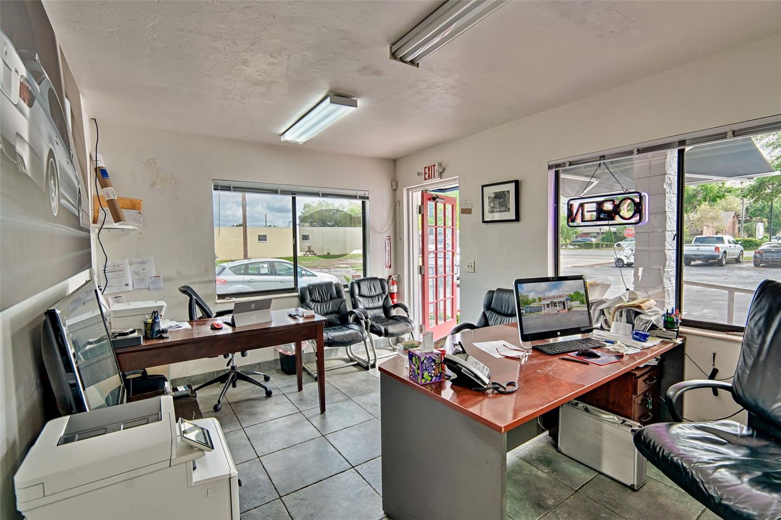 BRUSHS ADD TO GVILLE - Commercial Lease