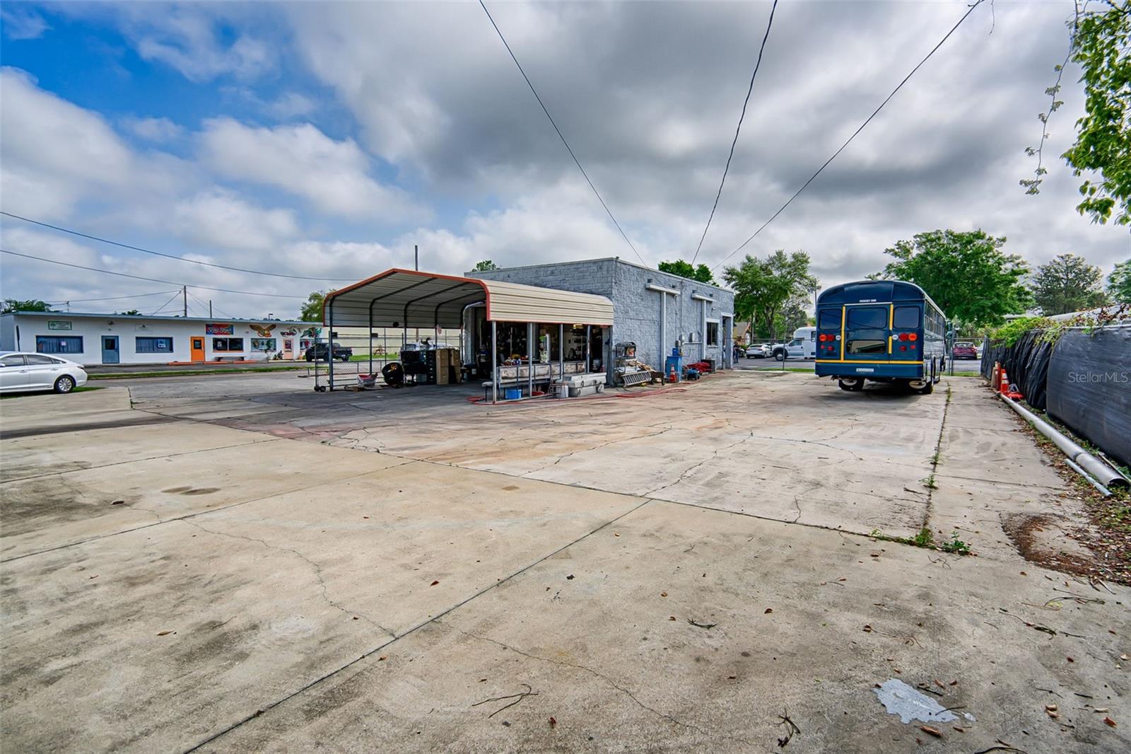 BRUSHS ADD TO GVILLE - Commercial Lease