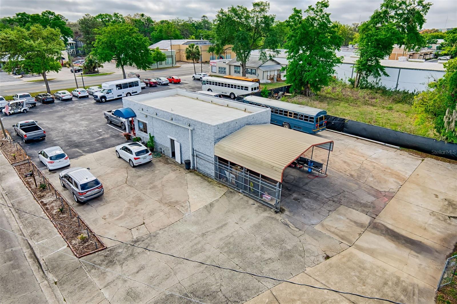 BRUSHS ADD TO GVILLE - Commercial Lease