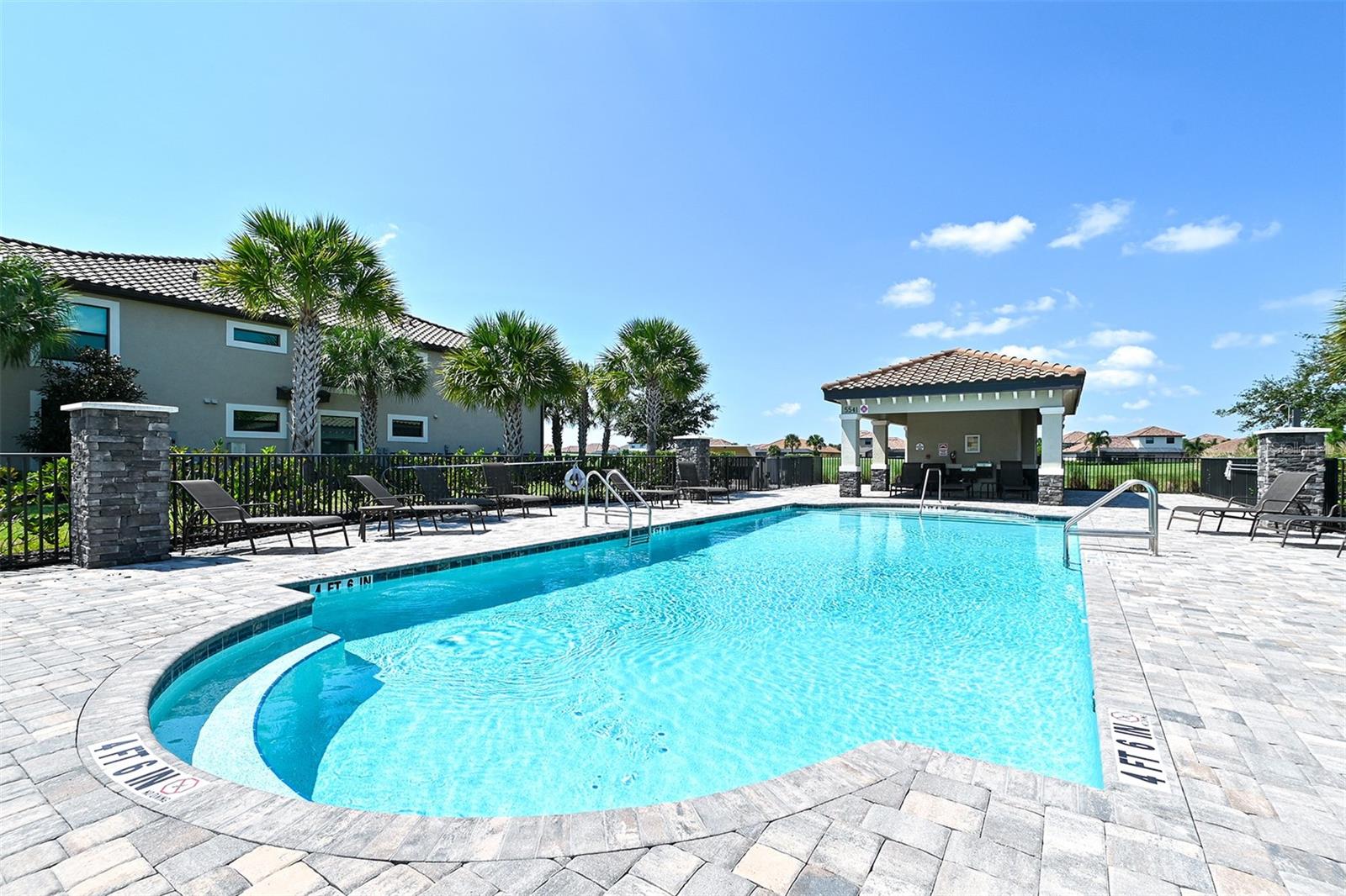 LAKEWOOD NATIONAL - Residential Lease