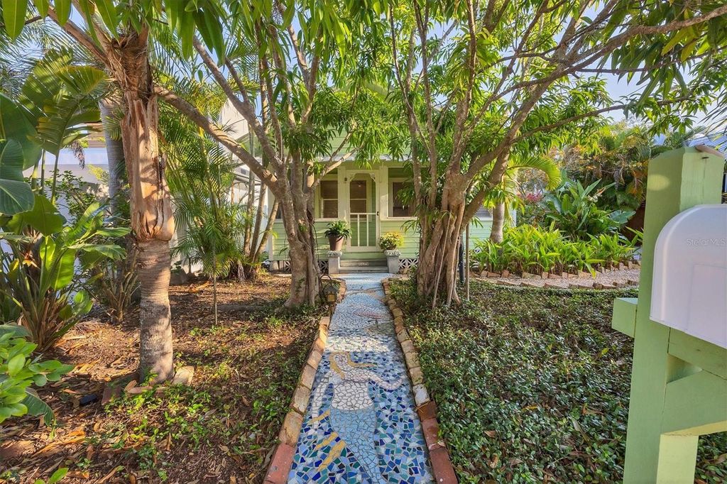 Photo of 1679 Arlington Street, Sarasota, FL 34239 (MLS # A4645254)