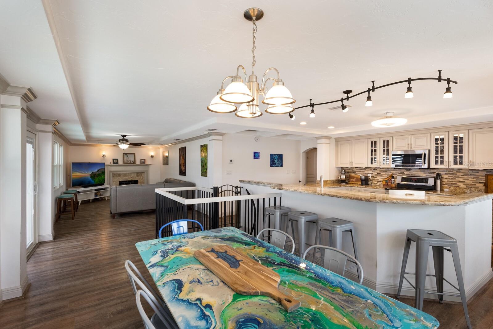 1521 SIESTA DRIVE